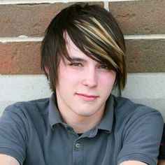 emo-hairstyles-for-guys-02