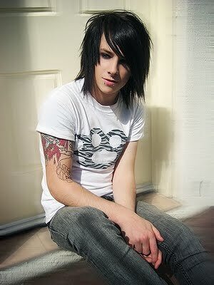 emo-hairstyles-for-guys-09